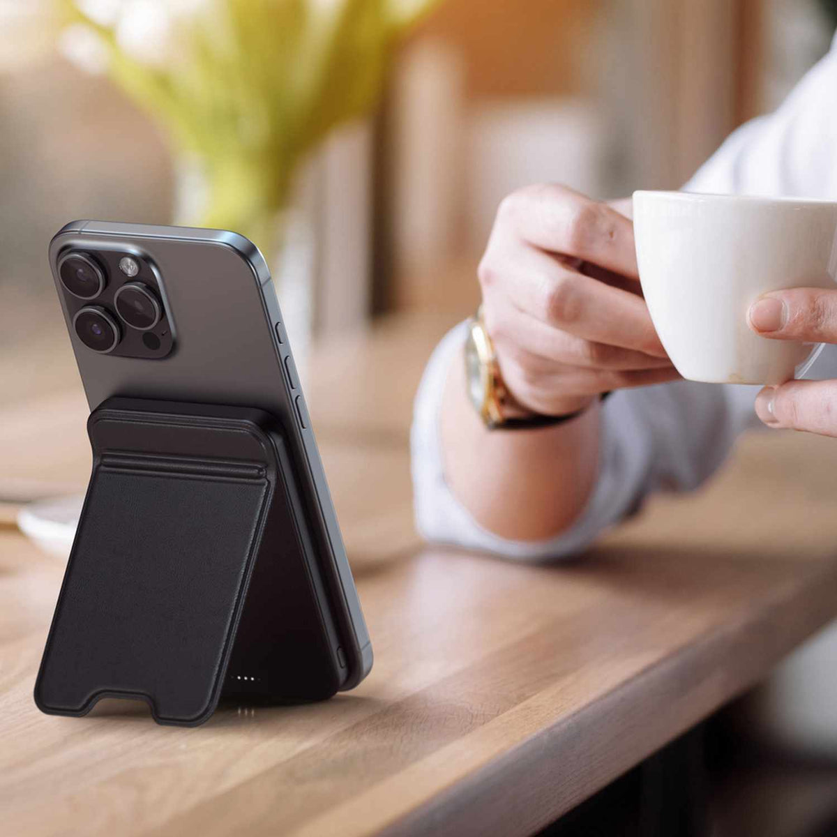 Satechi Qi2 5K Magnetic Power Bank with Stand Black