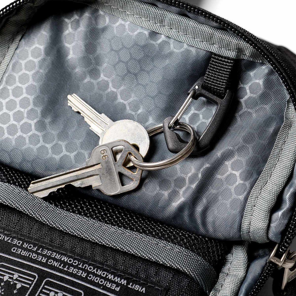 UAG Dryout Tech Sling — noir