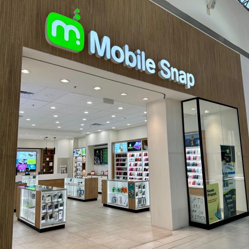 A Mobile Snap store in a shopping mall